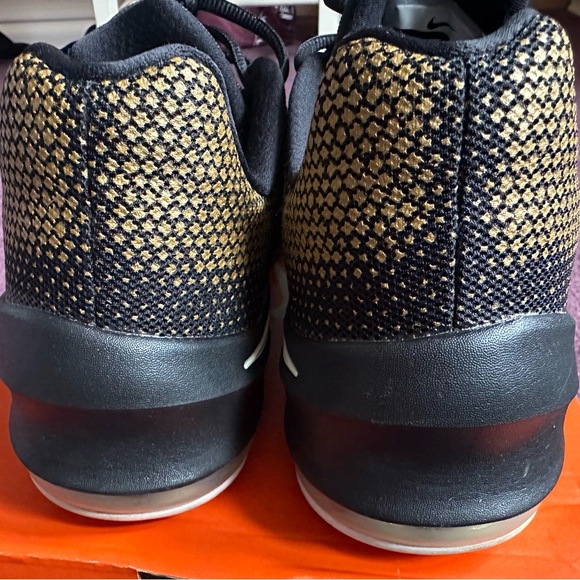 Men’s Nike Air Max Infuriate Low; Black White & Gold; size 8 - Picture 7 of 11